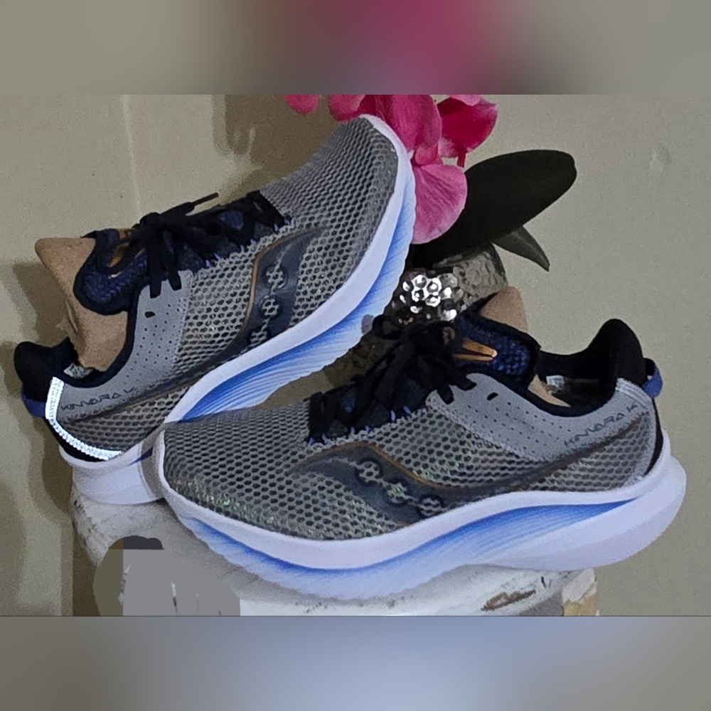 Saucony Women's Gray and Blue Athletic Shoes